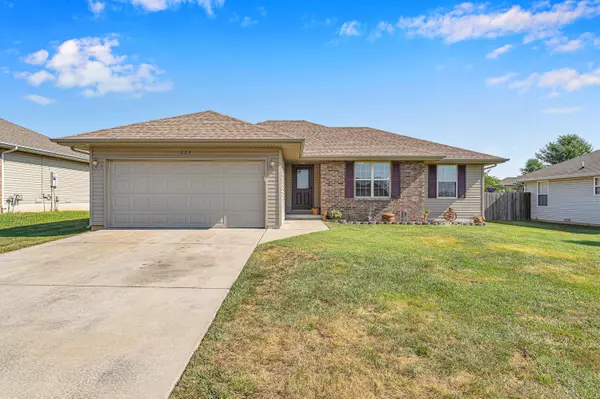 609 W Rice ST, Clever, MO 65631