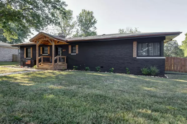 Mt Vernon, MO 65712,610 N Main ST
