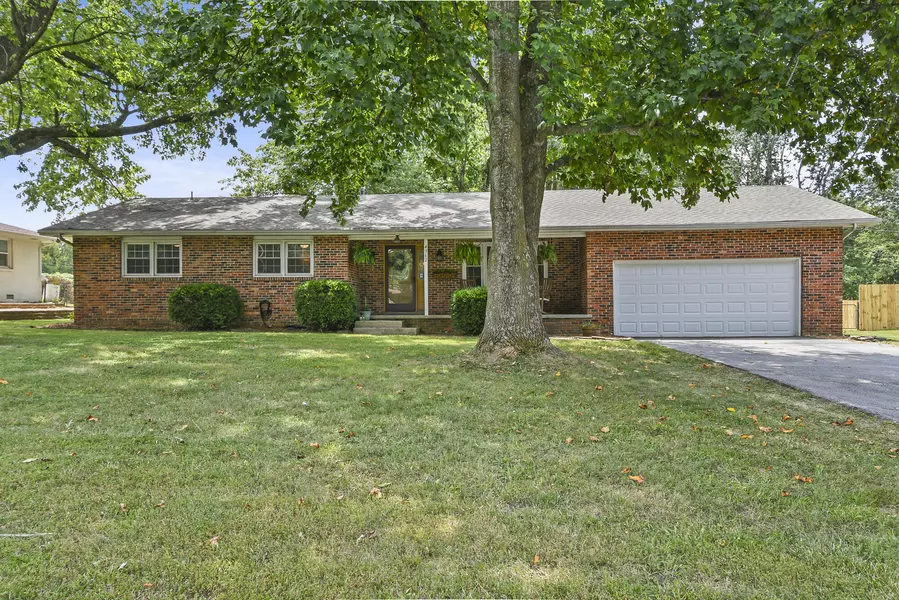 4362 W Weaver RD, Battlefield, MO 65619