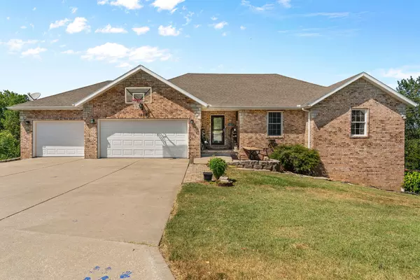 1209 E Jay ST, Ozark, MO 65721