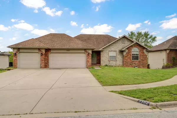 3582 N Thistlewood CT, Springfield, MO 65803