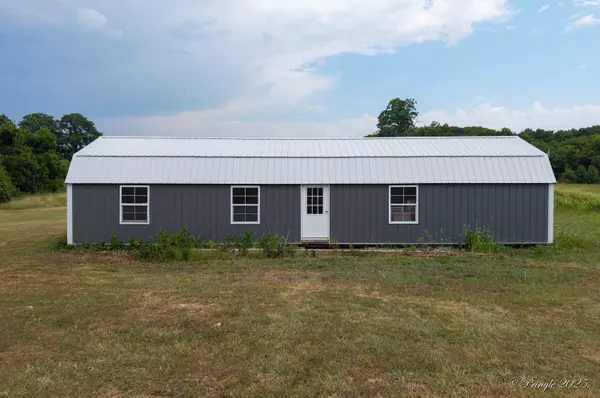 West Plains, MO 65775,9648 Private Road 6543