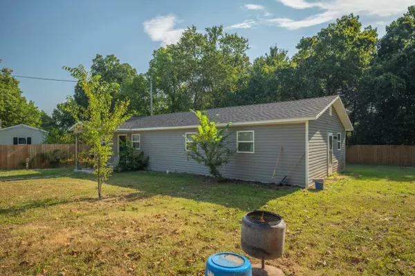 Neosho, MO 64850,8687 Newt DR