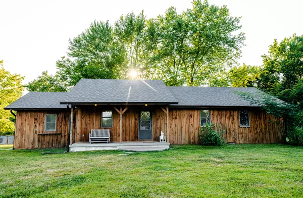 303 N Hudson AVE, Aurora, MO 65605