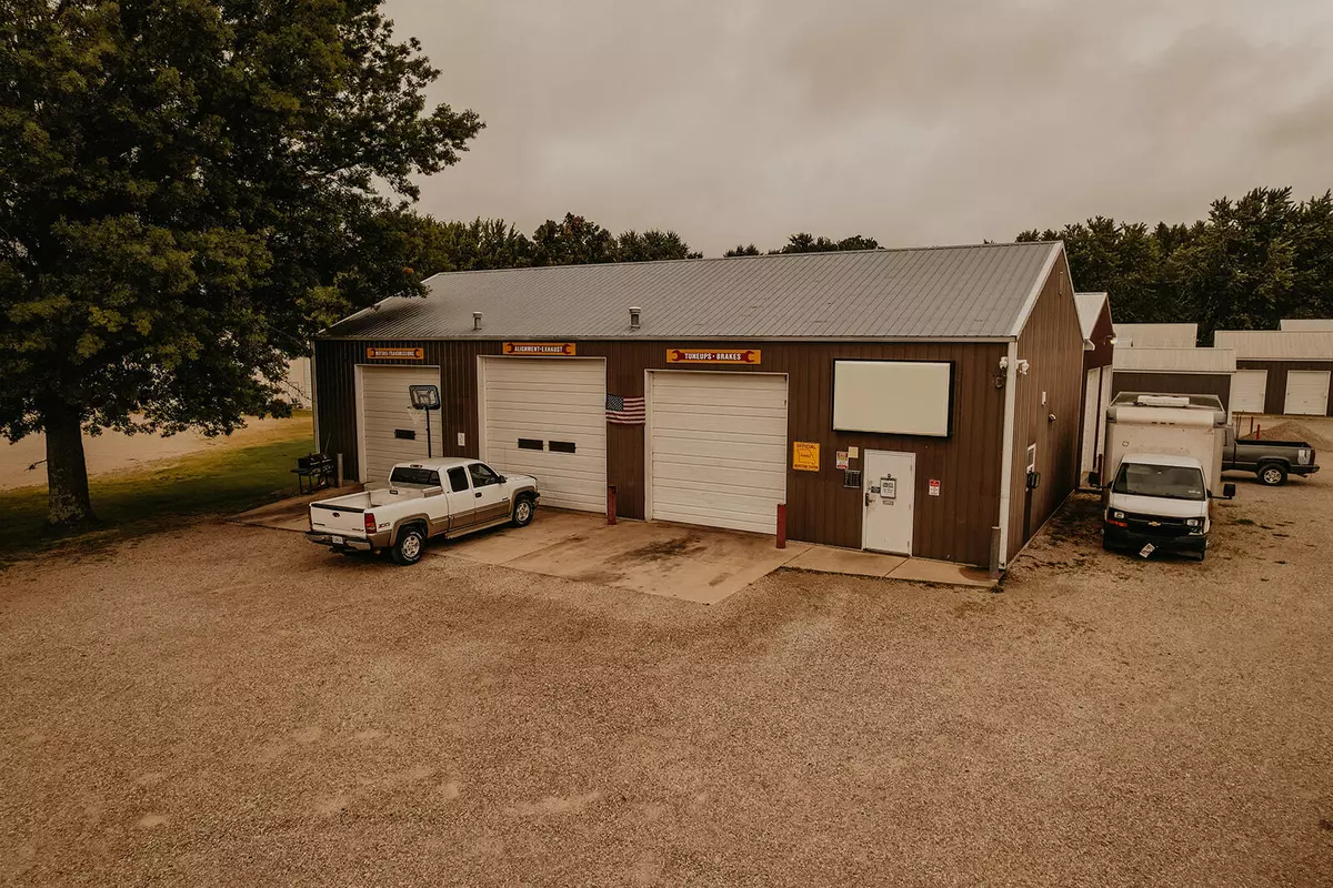 Marshfield, MO 65706,828 A Commercial ST