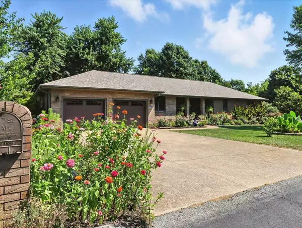 1105 E 15th ST, Mountain Grove, MO 65711