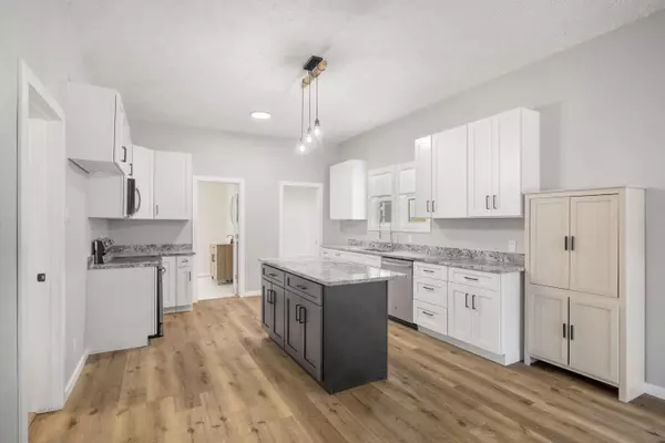 Aurora, MO 65605,30 College ST