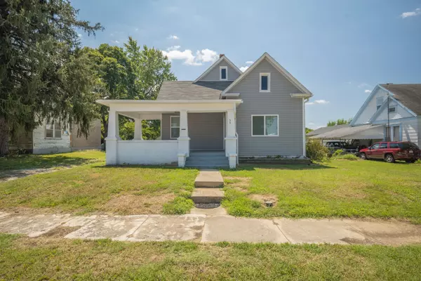 30 College ST, Aurora, MO 65605