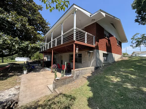 Neosho, MO 64850,1121 Skyline DR