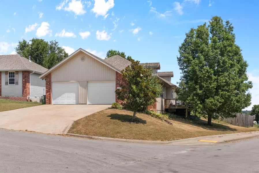 578 S Kingsgate CT, Nixa, MO 65714