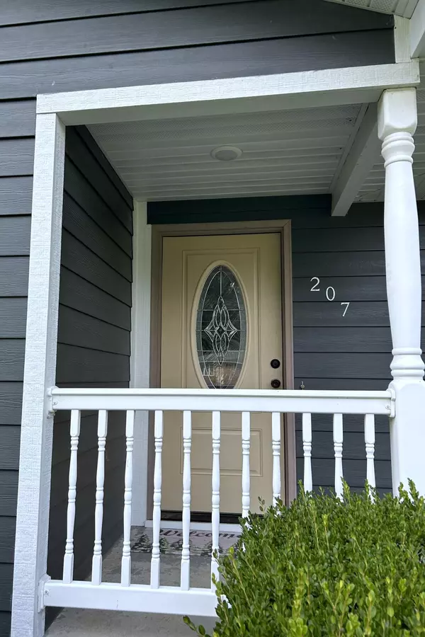 Lamar, MO 64759,207 Maple ST