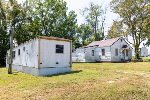 Buffalo, MO 65622,412/414 E Benton ST