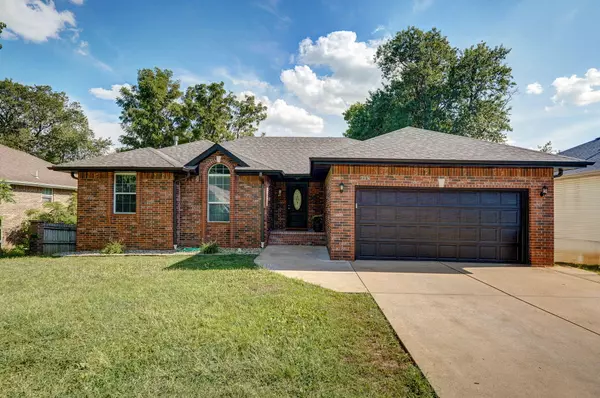 2376 W Rockwood ST, Springfield, MO 65807
