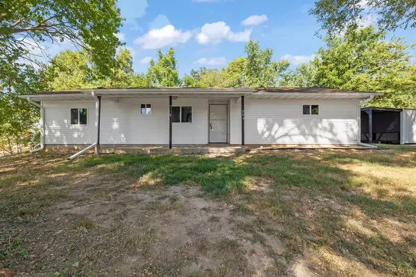 203 E Georgia ST, Ozark, MO 65721