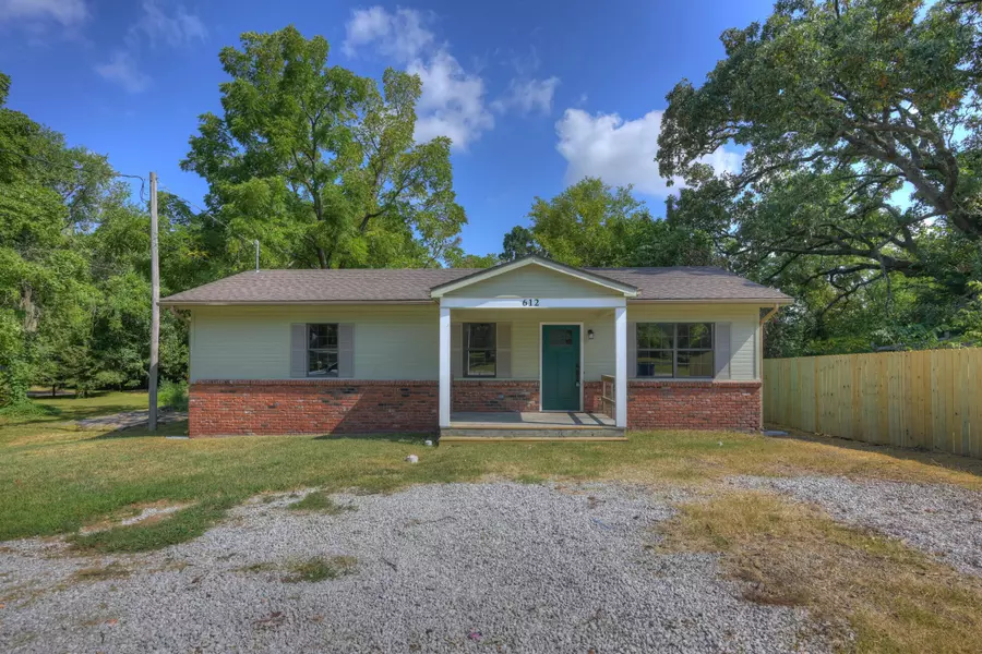 612 Baxter ST, Neosho, MO 64850