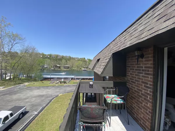 110 Wilshire DR #12, Hollister, MO 65672