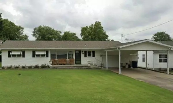 1615 S River ST, Carthage, MO 64836