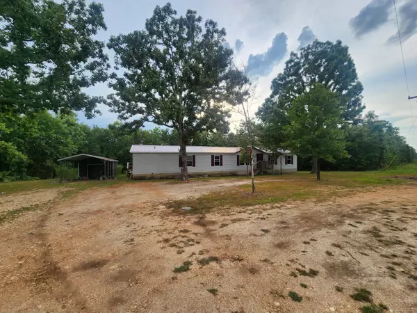 25205 Ranch DR, Lebanon, MO 65536