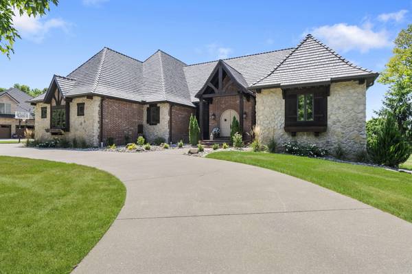 5613 Dunrobin DR, Springfield, MO 65809