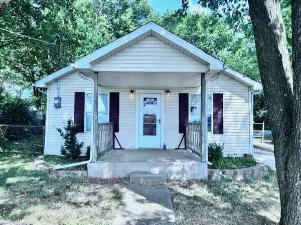 1330 N Fulbright AVE, Springfield, MO 65802