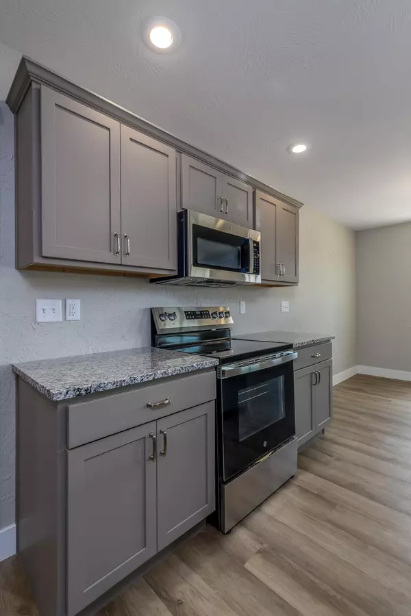 Bolivar, MO 65613,3740 W Riley ST