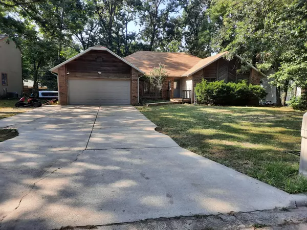 1158 W Bradley ST, Springfield, MO 65803