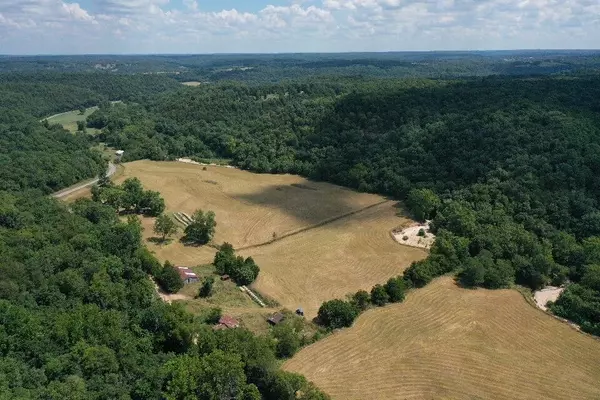 24 Ridge RD, Washburn, MO 65772