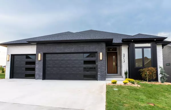 3717 E Woodhue ST, Springfield, MO 65802