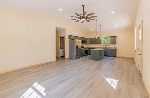 Goodman, MO 64843,124 N Ozark TRL