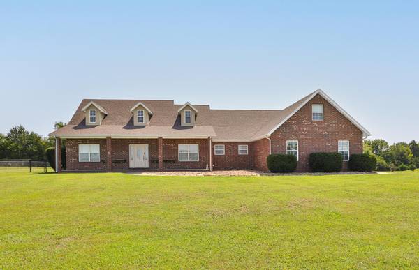 223 Village DR, Marshfield, MO 65706