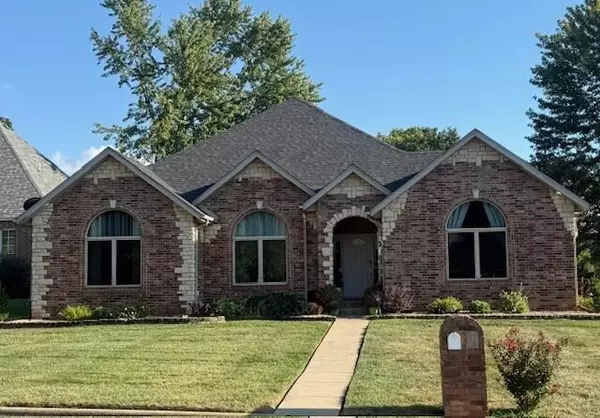 916 E Gaslight DR, Springfield, MO 65810