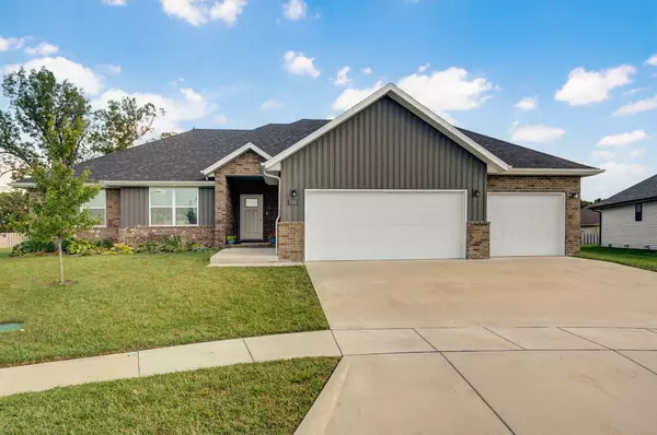 736 E Penzance CIR, Nixa, MO 65714
