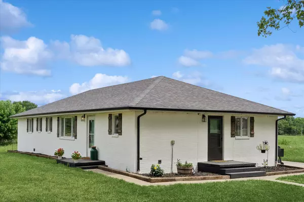 Bolivar, MO 65613,558 E 427th RD