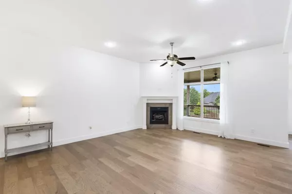 Nixa, MO 65714,355 W Monarchwood DR