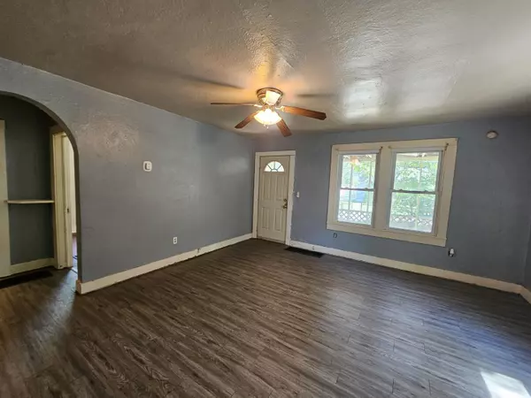 Mt Vernon, MO 65712,503 S West ST