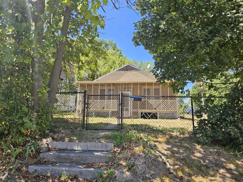 503 S West ST, Mt Vernon, MO 65712