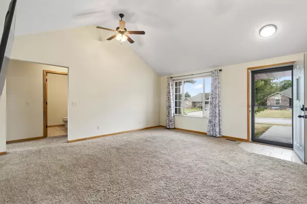 Clever, MO 65631,508 Bradford Pear