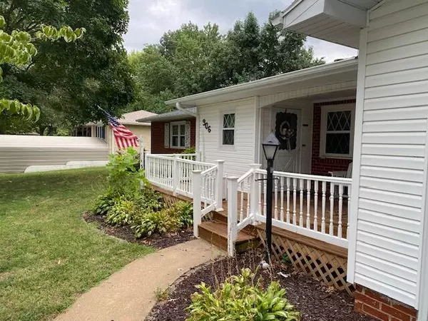 Aurora, MO 65605,906 W Pearl ST