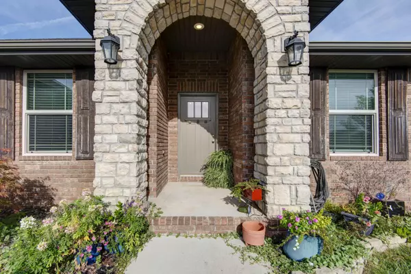Nixa, MO 65714,1653 N Feather Crest DR