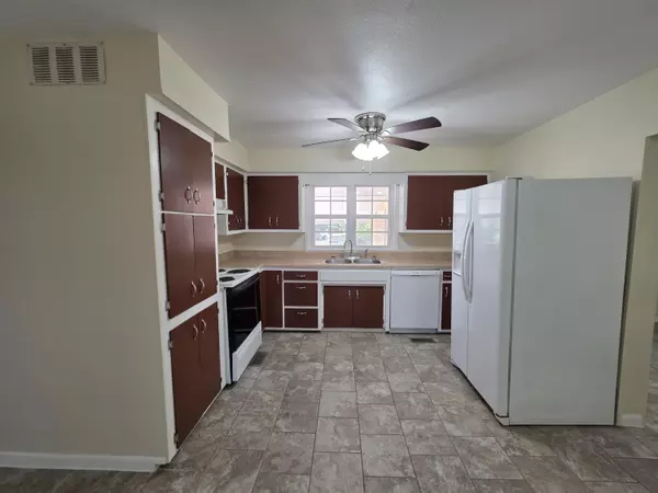 Houston, MO 65483,813 S Bryan ST