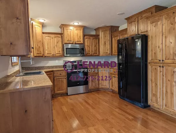 Ozark, MO 65721,1424 S Solaria ST