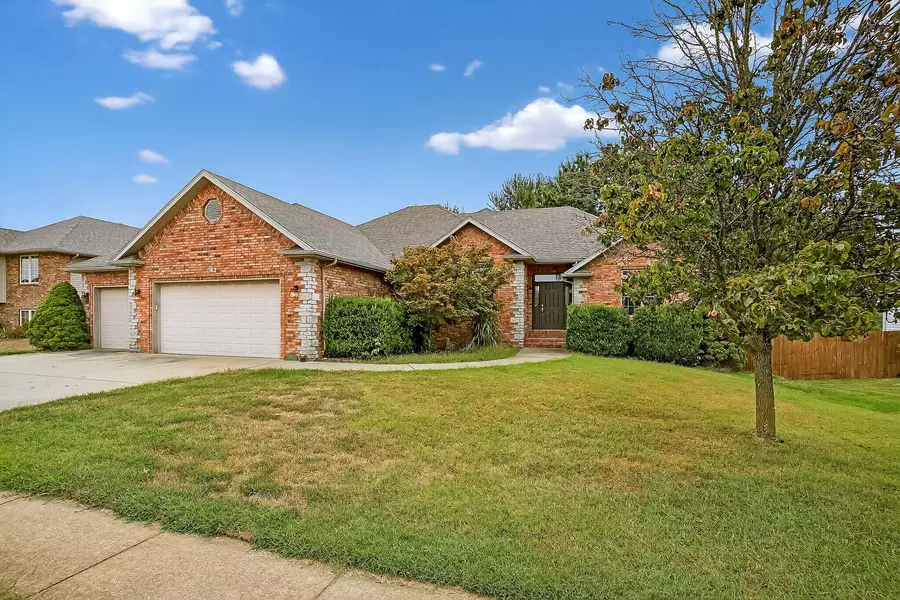 838 E Rachael DR, Republic, MO 65738