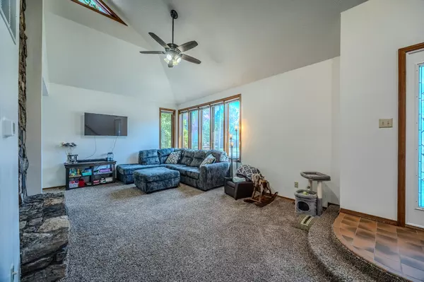 Marshfield, MO 65706,227 Crestwood DR