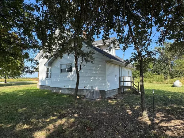 Sarcoxie, MO 64862,302 Maple RD