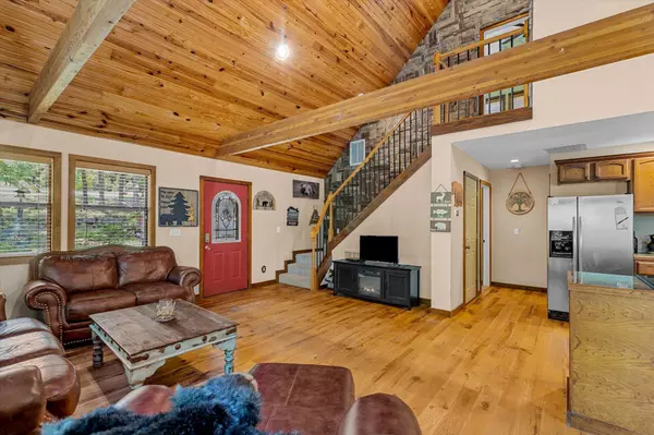 Golden, MO 65658,22762 Air Park DR