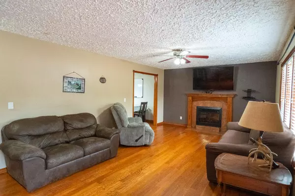 Pomona, MO 65789,4444 County Road 2420