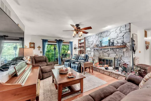 Lampe, MO 65681,21 Cricket Hill LN