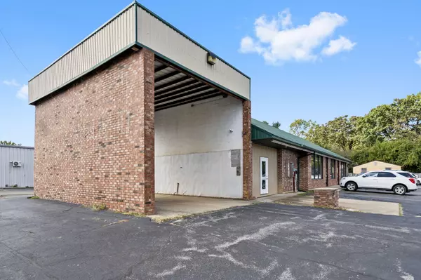 West Plains, MO 65775,1711 Porter Wagoner BLVD