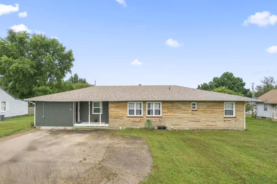 708 West ST, Stockton, MO 65785
