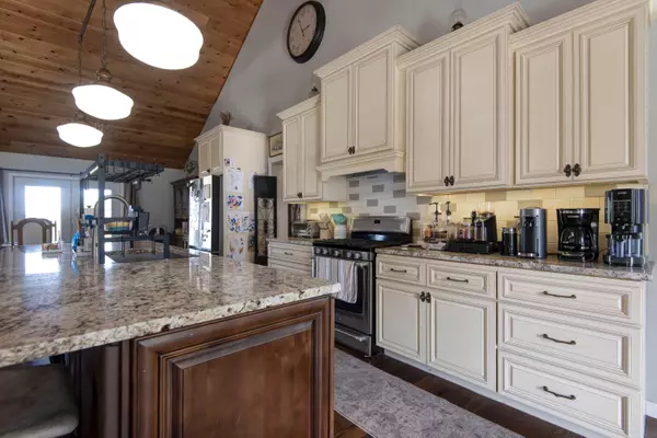 Aurora, MO 65605,21207 Lawrence 1230